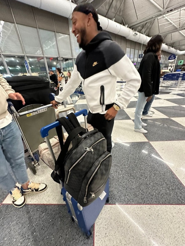 REFORÇO DE SELEÇÃO! Volante titular na Copa América chega a São Paulo para fechar com o Corinthians.