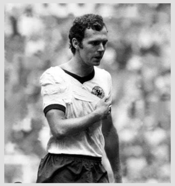 Franz Beckenbauer - Ombro deslocado