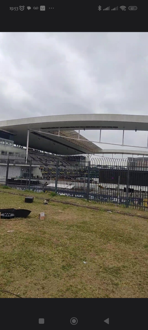 Eu trabalho nas redondezas, de tarde passei em frente e j�