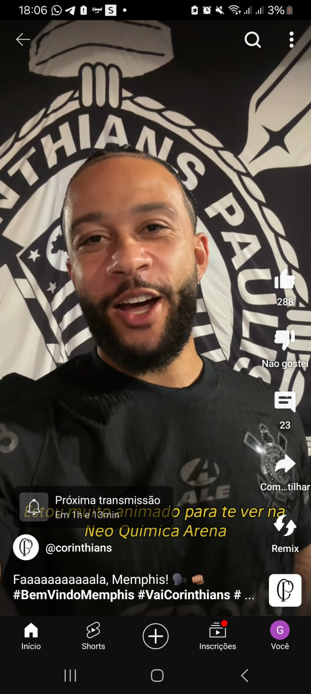 Imagem oficial do Memphis vestindo a camisa Corintiana