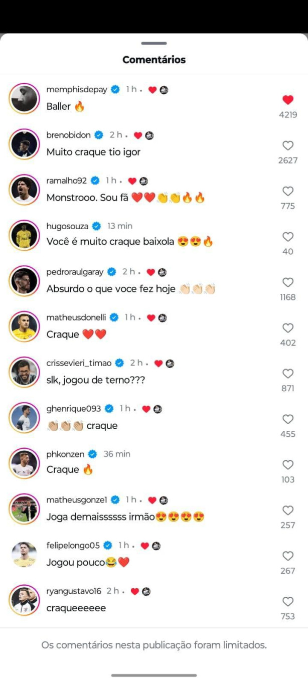 Elenco do Corinthians na postagem do Coronado!