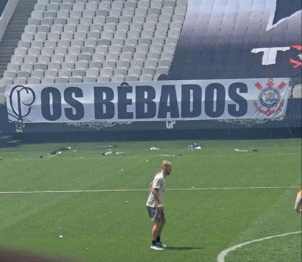 Torcida organizada fiel " b�bados "
