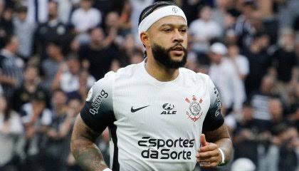 Menphis se arrastando em campo