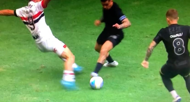 P�nalti do Fagner roubado!