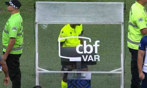O VAR � a maior vergonha no futebol sulamericano
