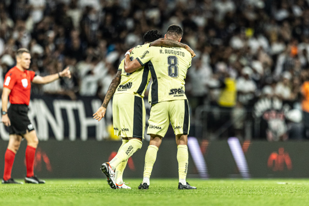 E tinha gente que defendia esses pilantras aqui no Corinthians