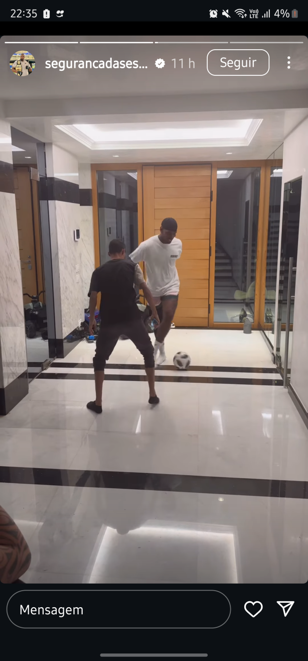 Pogba est� no Brasil