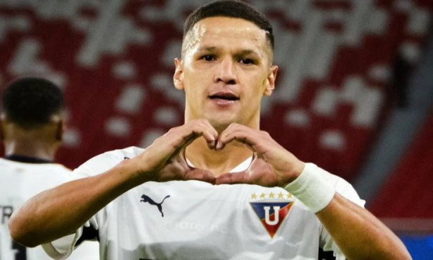 Alex Arce, Substituto de Yuri Alberto