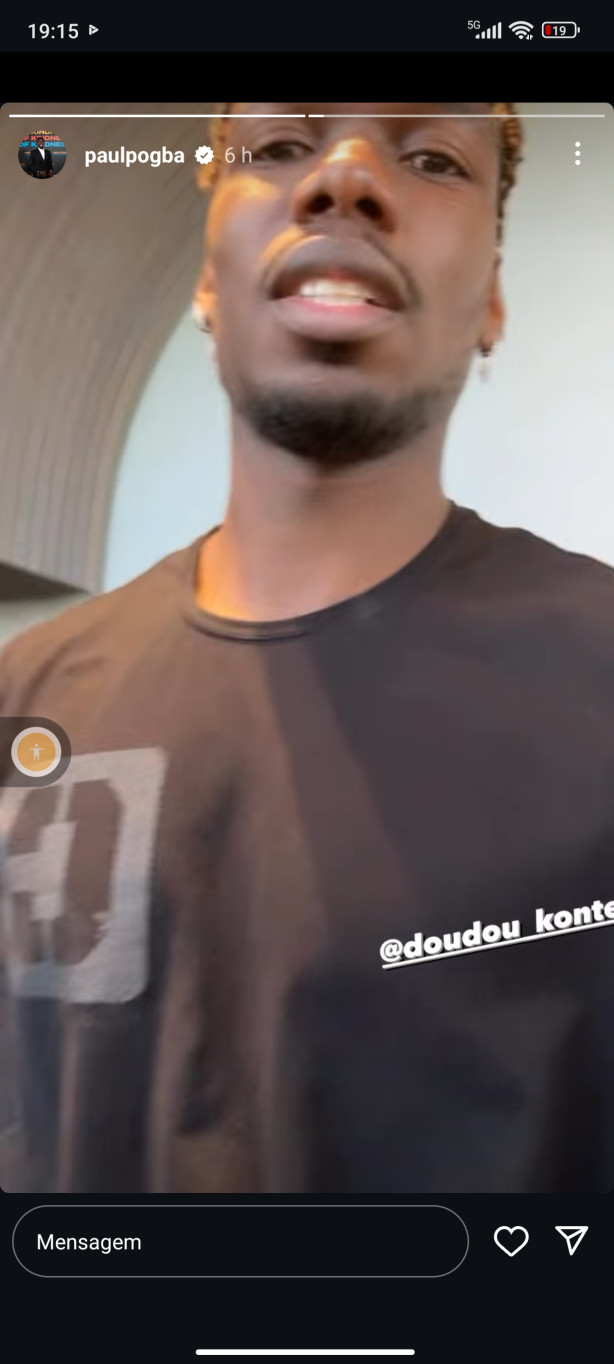 Pogba posta acaba de postar no status camisa que chama ateno