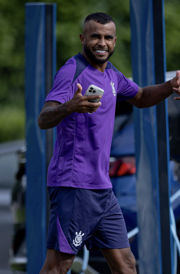 Novo uniforme de treino de 2025 j� est� sendo utilizado