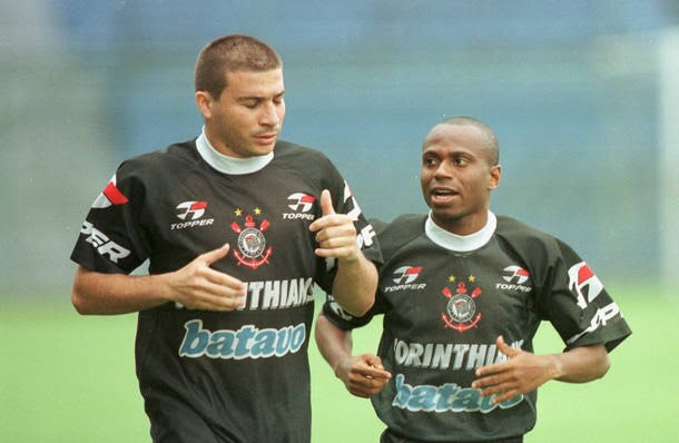 Melhor dupla de Ataque: Teves e Nilmar ou Ed�lson e Luiz�o?