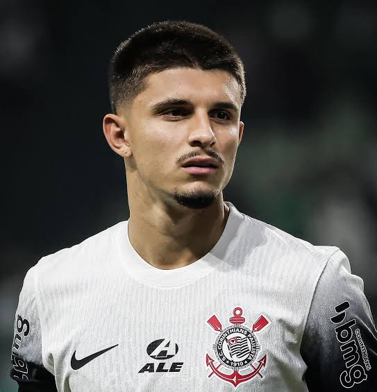 Precisamos de um lateral direito.