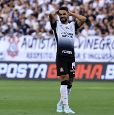 Raniele afunda qualquer zagueiro