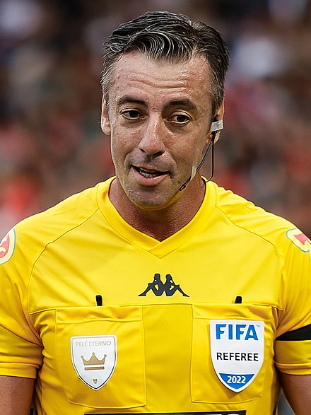 Juiz cara de pau rouba o Corinthians novamente.