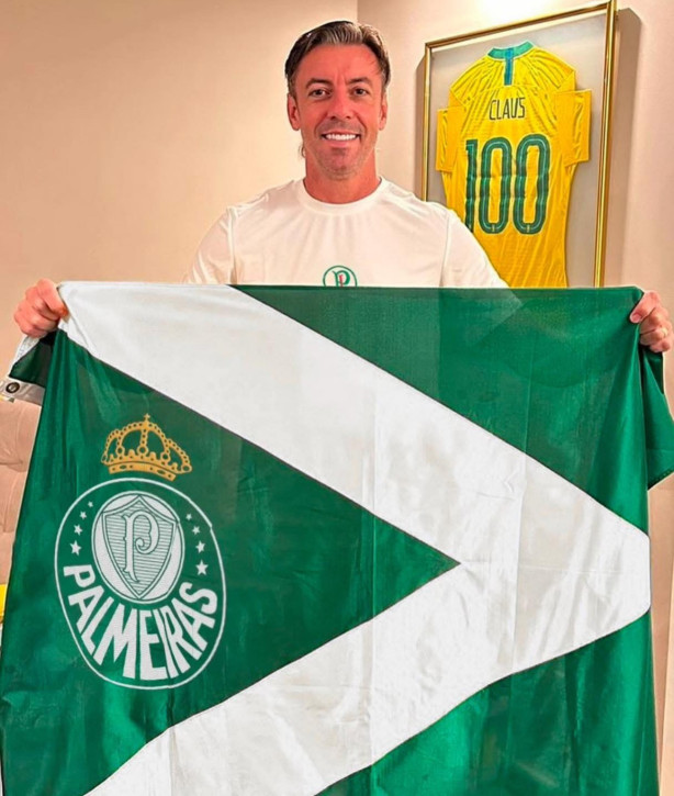 Sem querer pegar no p mas isso aqui  um escrnio! O SCCP aceitar isso  de uma passividade ..