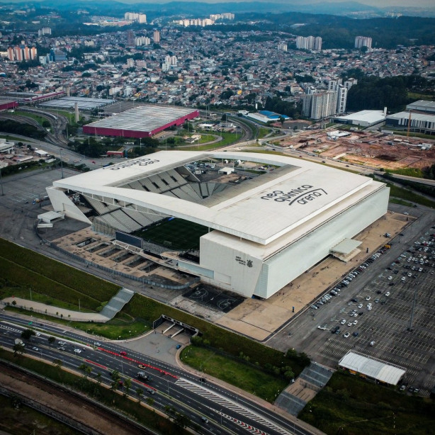 Algo estranho acontece na nossa Arena...