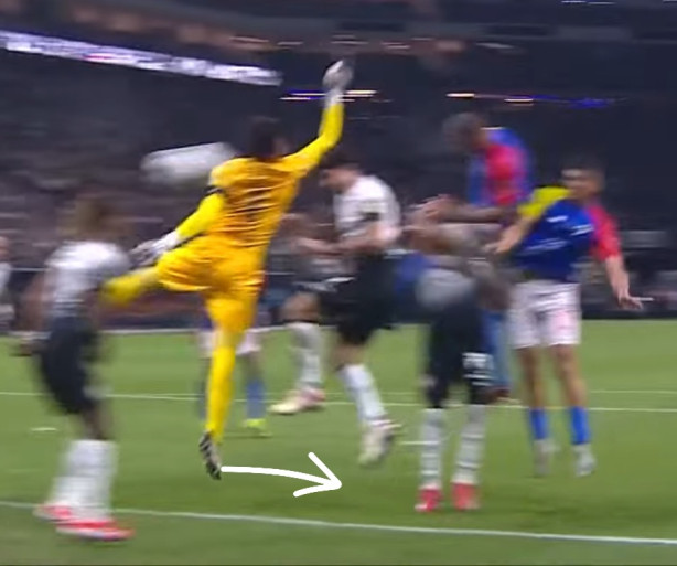 Repararam isso no segundo gol da UCV?