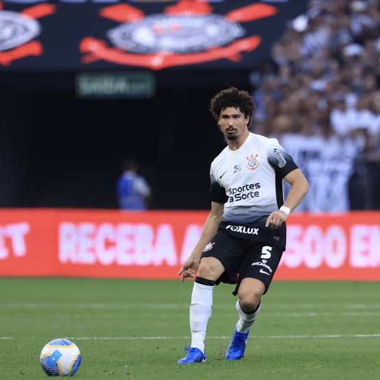 Mais uma vez Andr� Ramalho titular