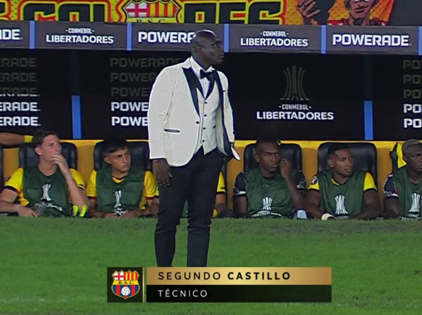 Fomos eliminados por um time treinado por um garom de formatura.