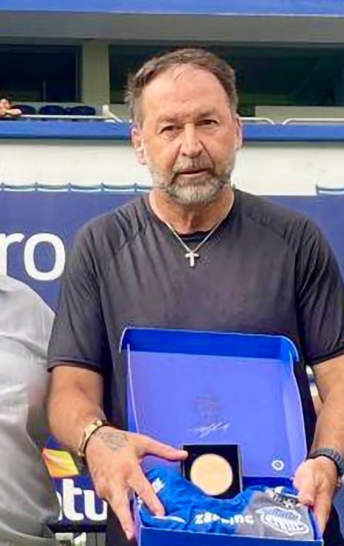 O Cabelo do Augusto Melo ficou no Brasil?