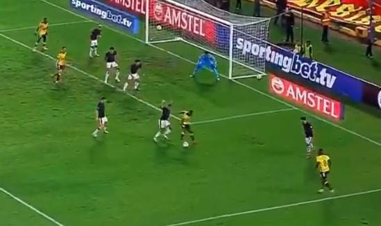 Maycon no lance do terceiro gol.