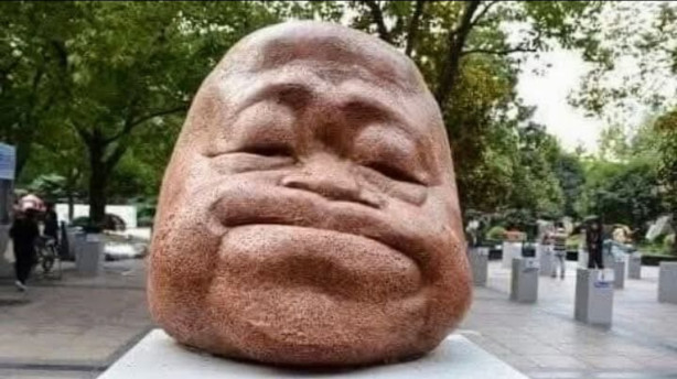 Vandalizaram Busto Ronaldo Giovaneli