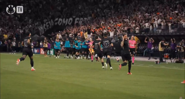 Vocs viram o Martnez zoando o Tiquinho na hora do gol do Garro? Kkkk