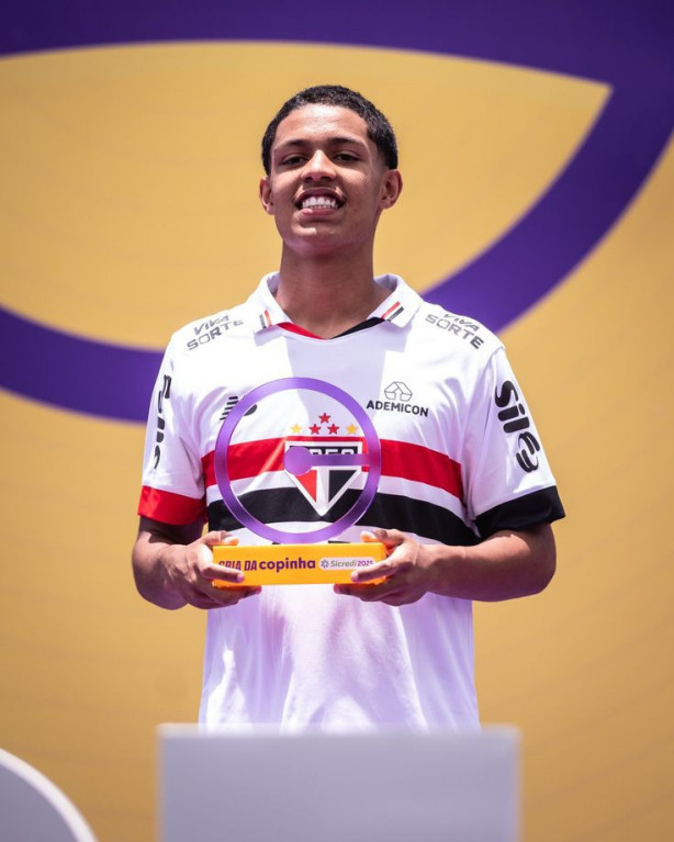 Ryan Francisco, joia das trikas pode sair pelas portas dos fundos.