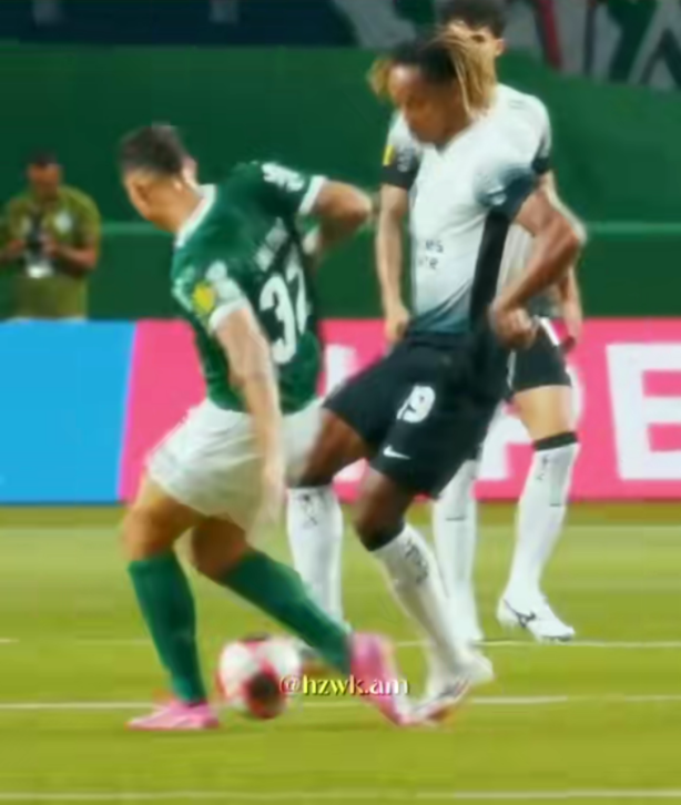 Emiliano Martinez X Andr Carrillo