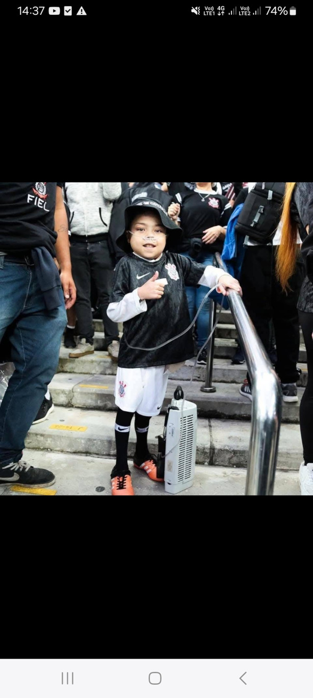 Que imagem sensacional, o futebol  vida.
