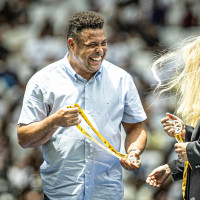 O Ronaldo no  corinthiano e como dirigente s tem trabalhos medocres