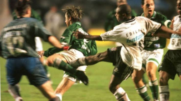 Eu assisti com meus 9 anos e essa cena ficou marcada na