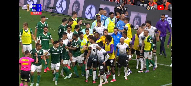 E o Memphis fazendo sinal de 