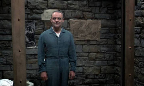 Ele aparece igual ao Hannibal Lecter
