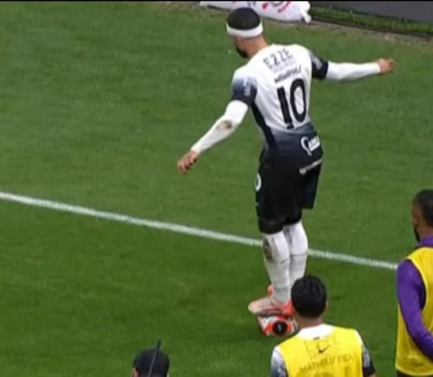 Memphis jogou futebol hoje!