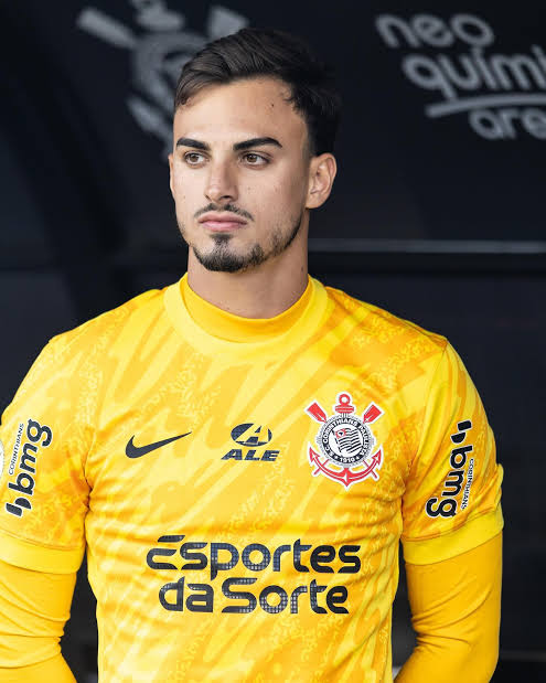 Esse  o Hugo Souza, um timo goleiro pegador de pnalti