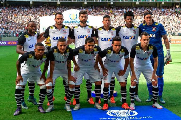 Algum time do Corinthians jogou mais bol que esse?