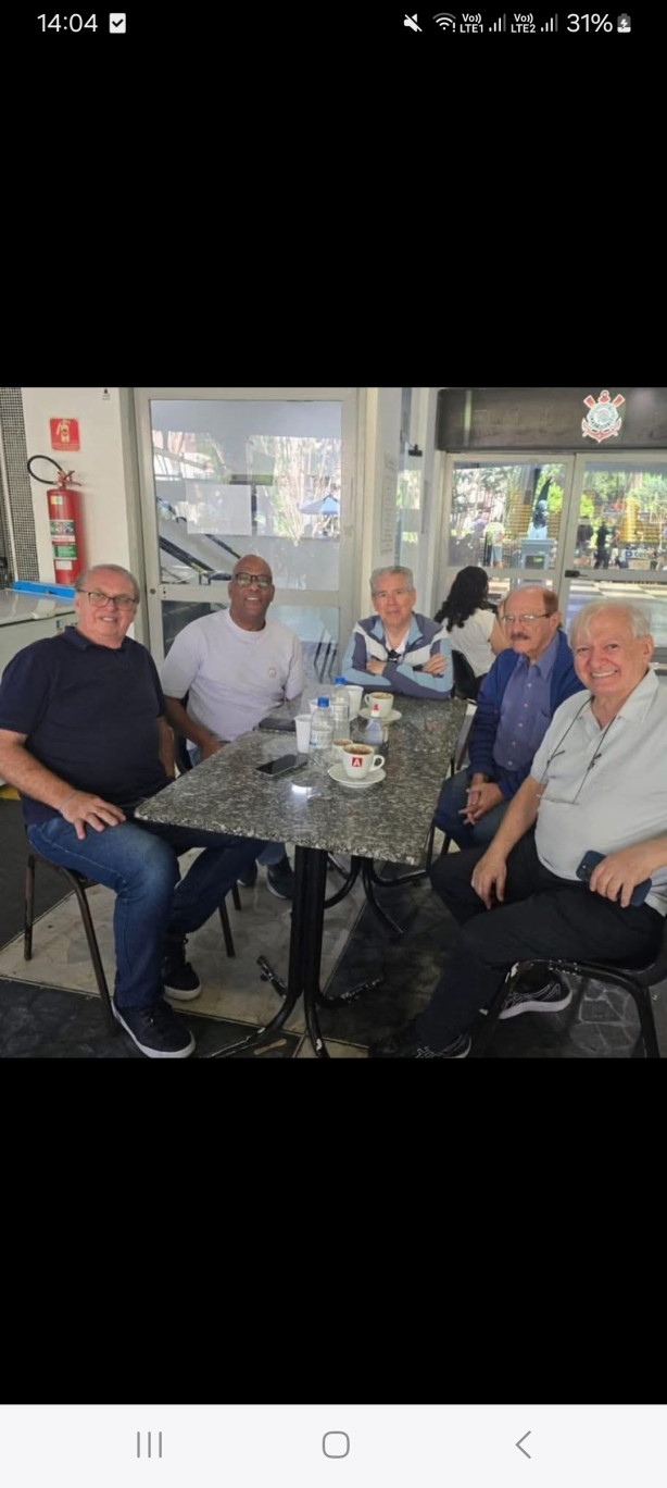 Quadrilha reunida.