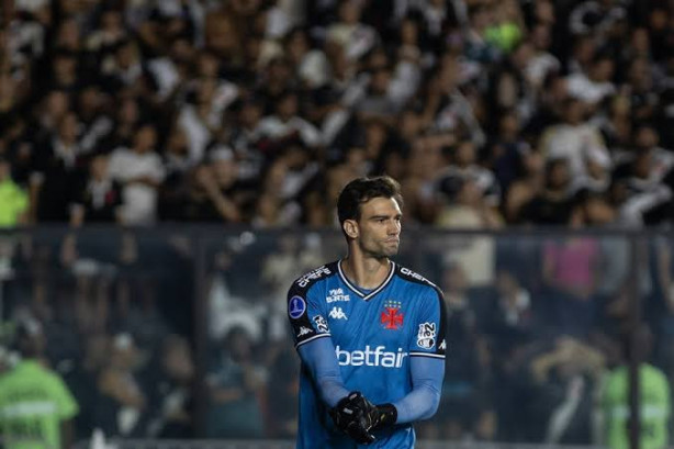 Reserva para o Hugo Souza?