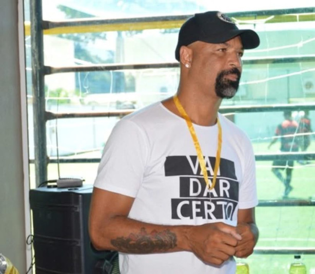 Dinei pede demiss&atilde;o de seu cargo!