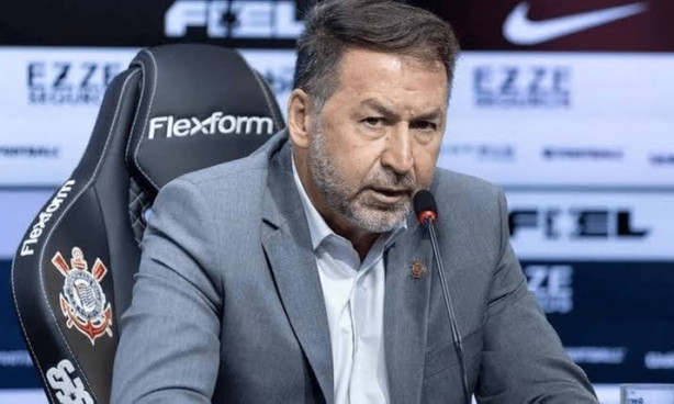 Plano de Augusto Melo envolve Adidas e venda de estrelas para quitar d�vidas.