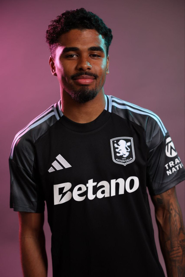 Bl, Bl. Adidas s faz uniforme feio.