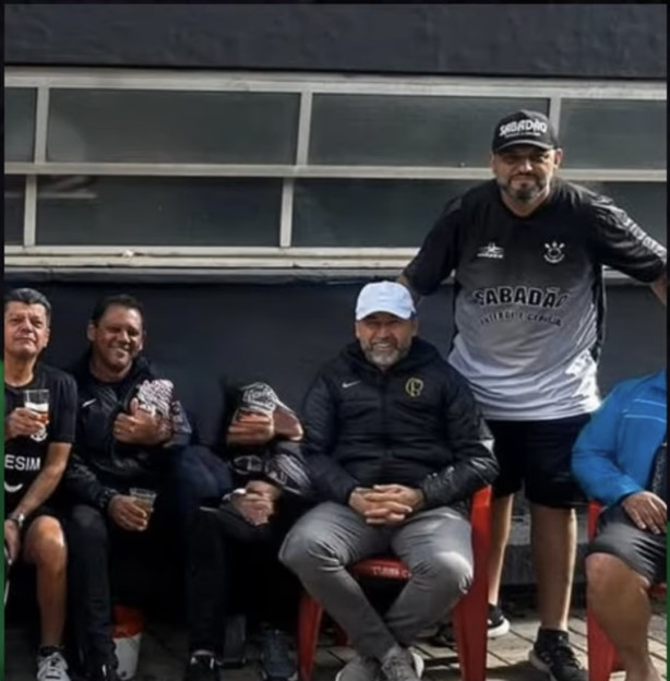 At� na foto o cara mente.