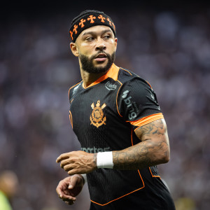 O contrato de Memphis Depay vai at� julho de 2026. Voc� acha que deve ser renovado?
