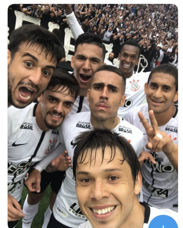 A selfie de 2017 finalmente em preto e branco