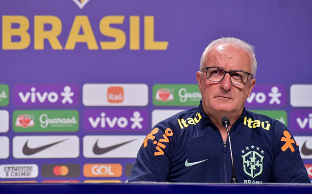 Dorival � muito limitado.