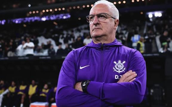 3 zagueiro � o pior erro que Dorival pode cometer, entrega o meio campo pra eles � um erro.