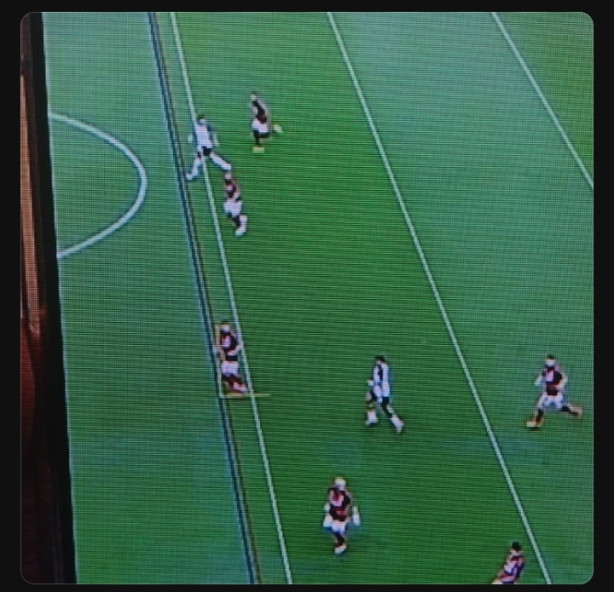 Linhas tra�adas no gol do Memphis