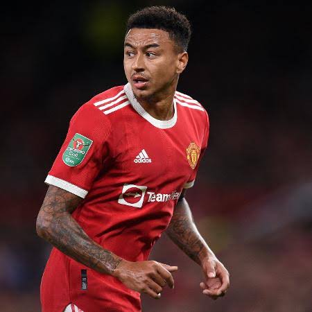 contratar Lingard sem custo ou dar 18mi no rony? Os cara ainda quer fala mal do Corinthians