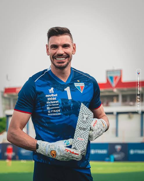 Goleiro Jo�o Ricardo n�o vem mais